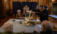 Dépouillement des bulletins de vote au premier tour des élections municipales, le 15 mars 2026 à Perpignan  ( AFP / Ed JONES )