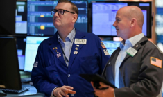 Des opérateurs à la Bourse de New York le 12 mai 2025. ( AFP / ANGELA WEISS )