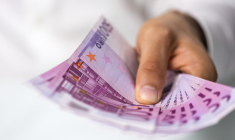 Comme tous les ans, les impôts verseront leur dû à ceux qui y sont éligibles à la fin du mois de juillet (ou peut être début août). (© Adobestock)