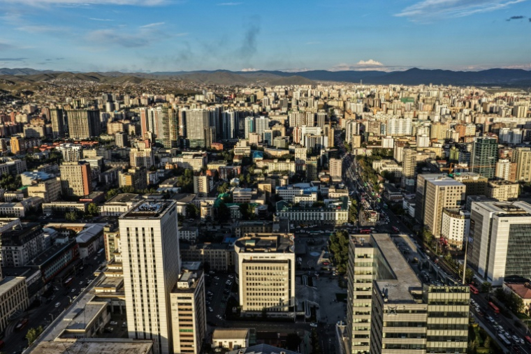 Des immeubles à Oulan-Bator en Mongolie le 27 août 2026 ( AFP / Hector RETAMAL )