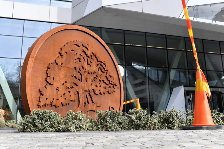 LE SIÈGE DE SWEDBANK PERQUISITIONNÉ, LE TITRE CHUTE