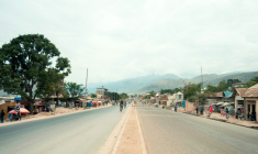 Vue d'ensemble d'une rue désertée d'Uvira, dans l'est de la République démocratique du Congo (RDC), le 9 décembre 2023 ( AFP / - )