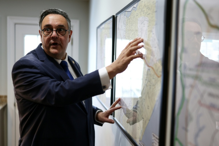 Sam Pirozzolo, député du 63e district de l'Assemblée de l'État de New York, dans son bureau du quartier de Staten Island, à New York, le 23 janvier 2026 ( AFP / CHARLY TRIBALLEAU )