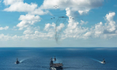 Le porte-avions américain USS Gerald R. Ford et son groupe aéronaval, le 13 novembre 2025 dans l'océan Atlantique ( DoD / Gladjimi Balisage )