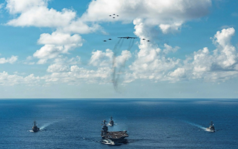 Le porte-avions américain USS Gerald R. Ford et son groupe aéronaval, le 13 novembre 2025 dans l'océan Atlantique ( DoD / Gladjimi Balisage )