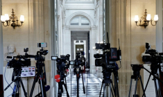 La gauche se trouve confrontée au défi d'incarner une alternative crédible au Premier ministre, mais en étant plus divisée qu'au moment du Nouveau Front populaire il y a un an ( AFP / STEPHANE DE SAKUTIN )