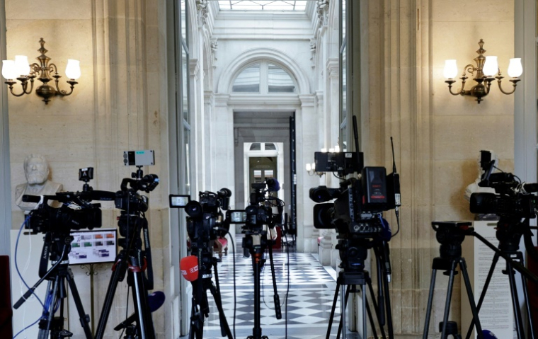 La gauche se trouve confrontée au défi d'incarner une alternative crédible au Premier ministre, mais en étant plus divisée qu'au moment du Nouveau Front populaire il y a un an ( AFP / STEPHANE DE SAKUTIN )