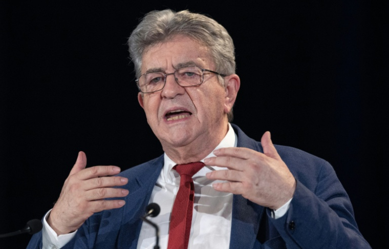 Jean-Luc Mélenchon, leader de LFI, lors d'un meeting à Paimpont, le 14 juillet 2026 en Ille-et-Vilaine ( AFP / Fred TANNEAU )