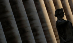 L'ENQUÊTE SUR OLIVIER DUHAMEL CLASSÉE SANS SUITE POUR PRESCRIPTION