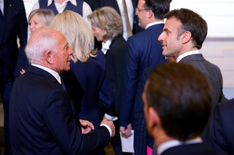 François Patriat (g) et le président Emmanuel Macron à l'Elysée, le 22 novembre 2023 à Paris ( POOL / Ludovic MARIN )