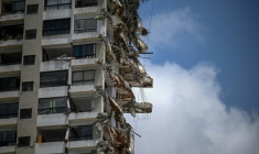 Un immeuble endommagé par le double séisme au Venezuela, à Catia La Mar, dans l'Etat de La Guaira, au Venezuela, le 27 juillet 2026 ( AFP / Federico PARRA )