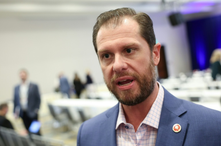 Jake Hoffman, sénateur local d'Arizona, lors d'une réunion du Comité national républicain à Santa Barbara, en Californie, le 23 janvier 2026 ( AFP / Patrick T. Fallon )
