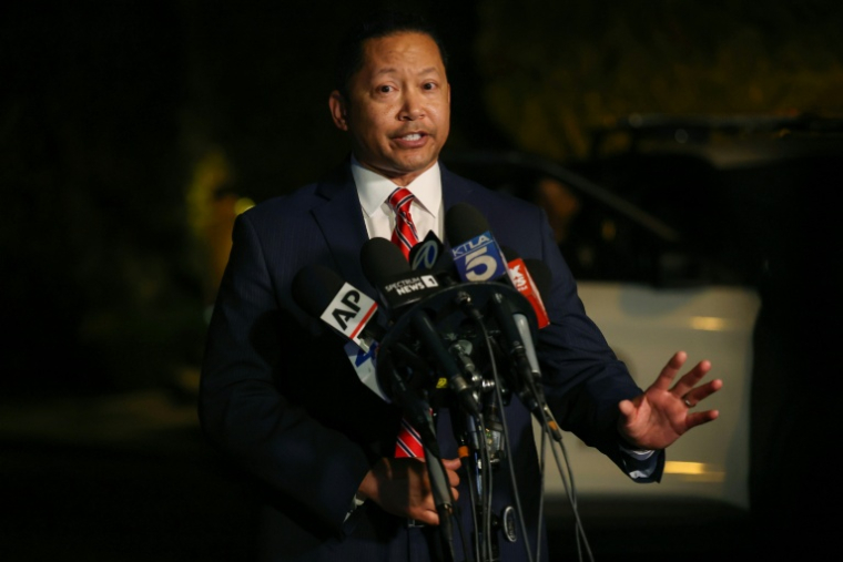 Alan Hamilton, chef adjoint de la police de Los Angeles (LAPDAlan Hamilton, chef adjoint de la police de Los Angeles (LAPD, fait une déclaration à la presse après la découverte des corps de deux personnes au domicile de l'acteur et réalisateur américain Rob Reiner, dans le quartier de Brentwood à Los Angeles, en Californie, le 14 décembre 2025 ( AFP / Michael Tran )