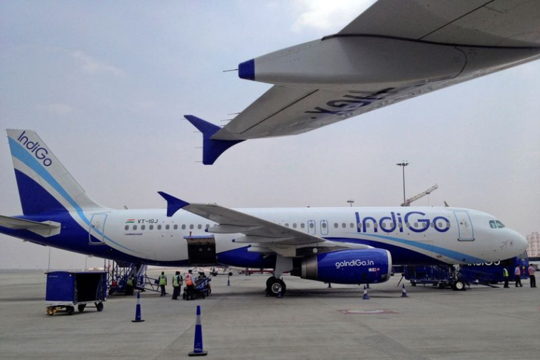 Photo d'archives d'un avion A320 d'IndiGo Airlines stationné sur le tarmac de l'aéroport international de Bangalore