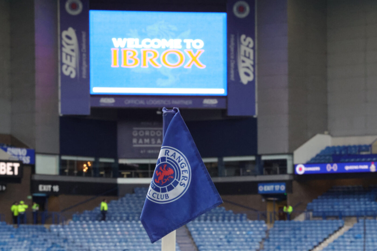 Bagarre entre supporters du Celtic et des Rangers après un envahissement de terrain