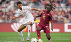 L'AS Rome bat la Fiorentina d'une courte tête et se replace