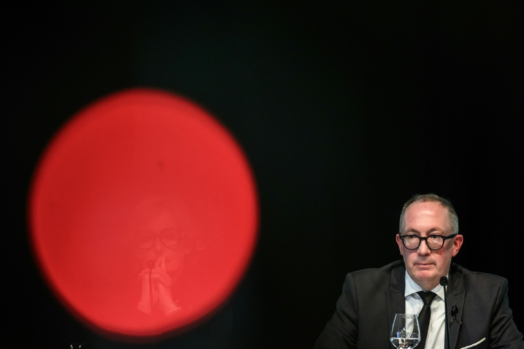 Le maire de Crans-Montana Nicolas Féraud  lors d'une conférence de presse tenue dans la station suisse, le 6 janvier 2026 ( AFP / Fabrice COFFRINI )