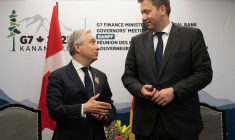 Le ministre canadien des Finances, François-Philippe Champagne (gauche) et le ministre allemand des Finances, Lars Klingbeil, à Banff, en Alberta