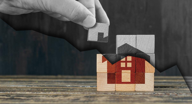 La chute des ventes de logements anciens freine les prix, surtout en Ile-de-France. La province résiste encore un peu. (© Freepik)