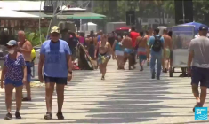 Le monde se prépare à fêter la nouvelle année sous un nuage de Covid