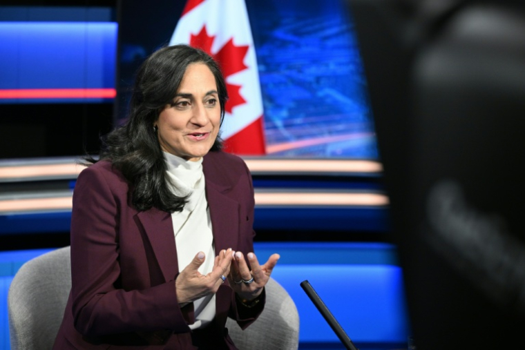 La ministre canadienne des Affaires étrangères, Anita Anand lors d'un entretien avec l'AFP au siège de l'Otan, le 11 mai 2026 à Bruxelles  ( AFP / Nicolas TUCAT )