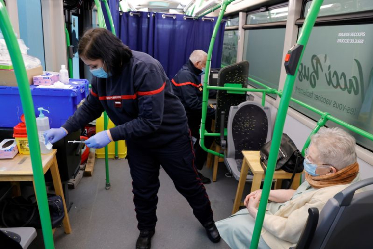 CORONAVIRUS: PLUS DE 23.000 NOUVEAUX CAS ET 344 MORTS SUPPLÉMENTAIRES EN FRANCE