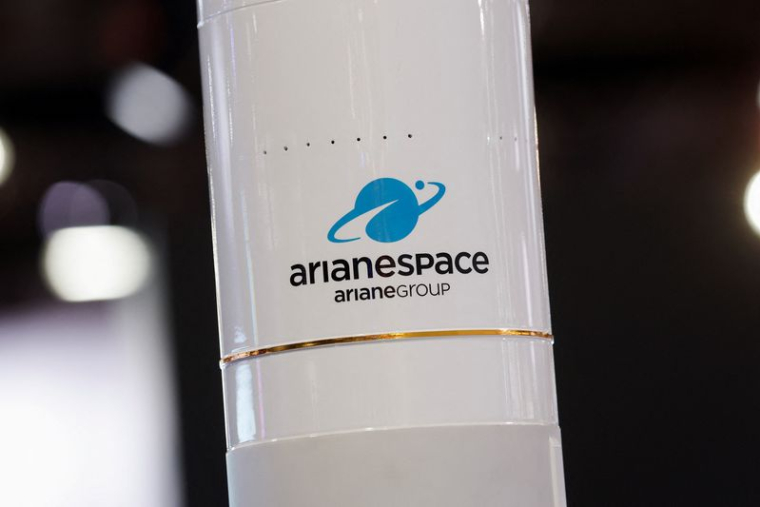 Un logo d'Arianespace au parc des expositions de la Porte de Versailles à Paris