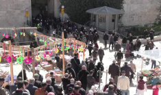 Ramadan: des fidèles affluent vers l'esplanade des Mosquées pour la 1re prière du vendredi