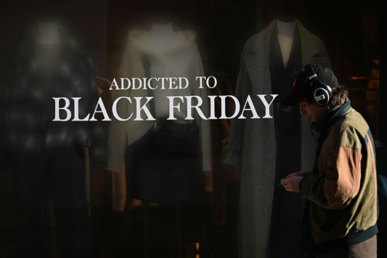 Le Black Friday, événement importé des Etats-Unis par Amazon en 2010, est progressivement monté en puissance jusqu'à s'ancrer dans les habitudes des Français  ( AFP / Emmanuel DUNAND )