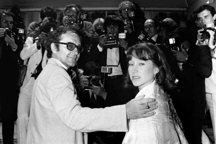 L'actrice française Nathalie Baye (D) et le réalisateur Jean-Luc Godard, le 22 mai 1980 lors du 33e Festival de Cannes   ( AFP / Raph GATTI )