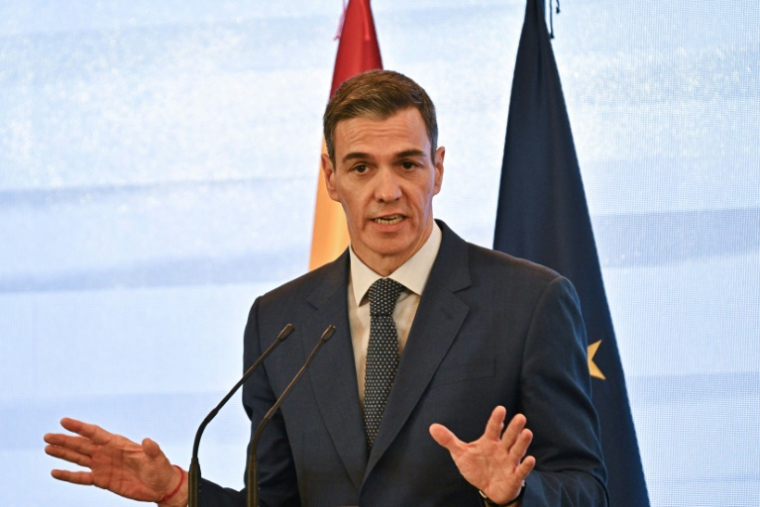 Le Premier ministre espagnol Pedro Sanchez lors d'une conférence de presse à l'issue d'une réunion avec le président chinois Xi Jinping, le 14 avril 2026 à Pékin ( AFP / Pedro PARDO )