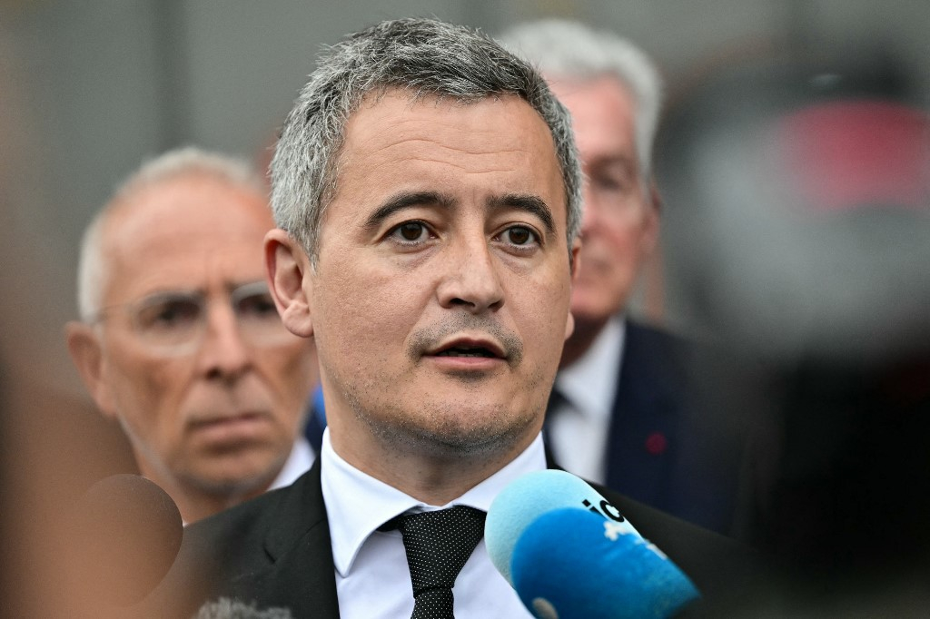 Gérald Darmanin, devant la prison de Toulon-La Farlede, le 15 avril 2025 ( AFP / MIGUEL MEDINA )