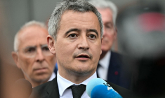 Gérald Darmanin, devant la prison de Toulon-La Farlede, le 15 avril 2025 ( AFP / MIGUEL MEDINA )