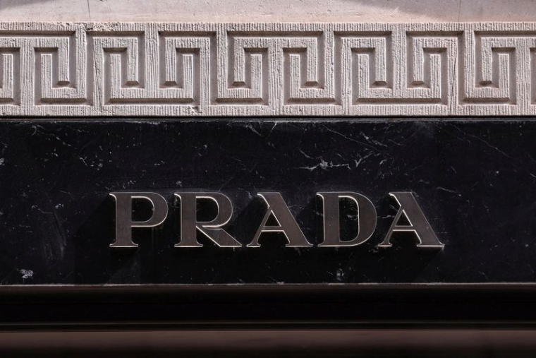 Le logo de la maison de couture Prada à Milan