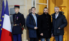 Le président des Jeunes agriculteurs (JA) Pierrick Horel (C) et sa délégation à leur arrivée à Matignon à Paris le 19 décembre 2025  ( AFP / GEOFFROY VAN DER HASSELT )