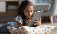 D'après l'Insee (2011), un élève sur cinq entrant au collège rencontre des difficultés face à l'écrit. (crédit : Adobe Stock)