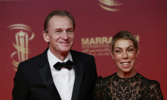 Le producteur Nicolas Altmayer (g) et Mathilde Fvier, directrice des relations publiques de Dior, au festival du film de Marrakech, le 29 novembre 2025 au Maroc ( AFP / Abdel Majid BZIOUAT )