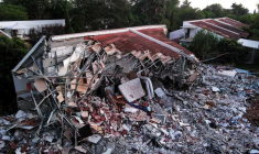 Une vue aérienne montre les dommages dans le kibboutz Beeri, en Israël