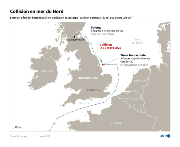 Le pétrolier "Stena Immaculate", à l'ancrage, et le cargo "Solong" sont entrés en collision en mer du Nord, au large des côtes du Yorkshire (nord de l'Angleterre). ( AFP / Yann SCHREIBER )