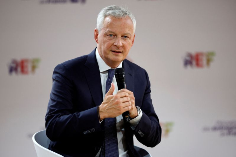 Photo d'archives du ministre français de l'Économie et des finances Bruno Le Maire prononçant un discours lors du forum d'été du syndicat MEDEF