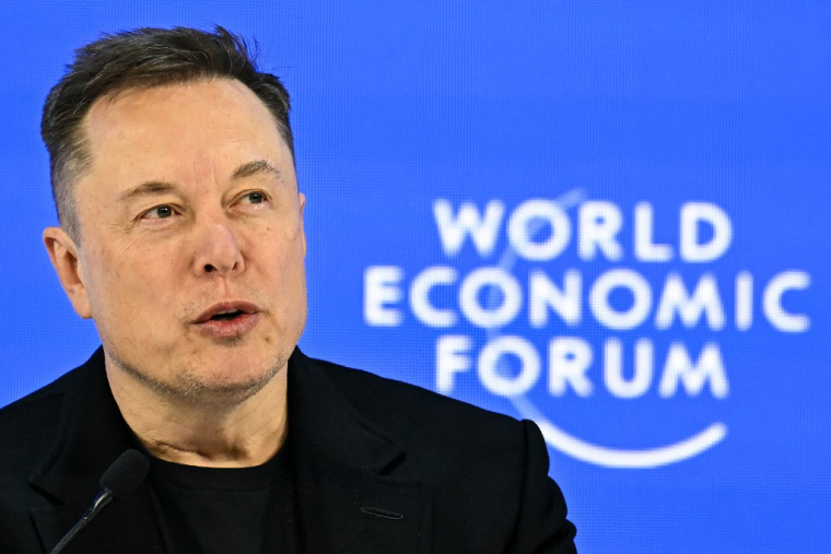 Elon Musk à Davos, en Suisse, le 23 janvier 2026. ( AFP / FABRICE COFFRINI )