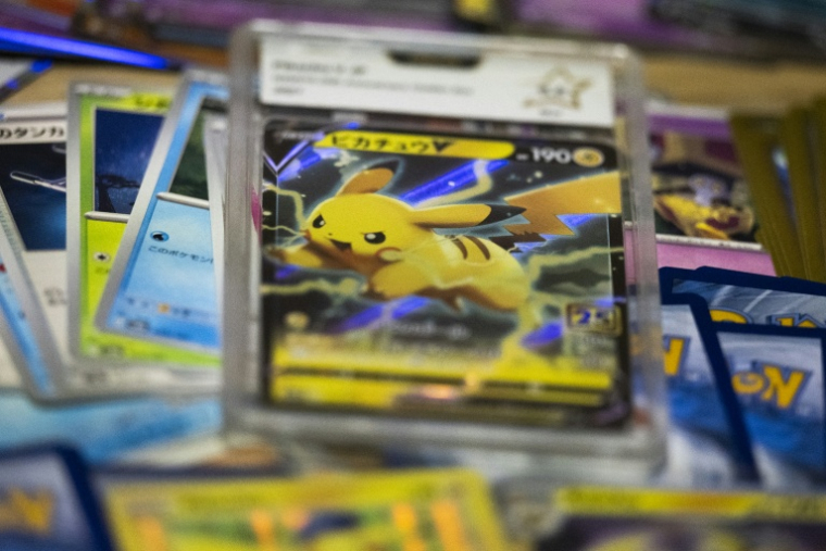 Pokémon, One Piece : les collectionneurs de cartes face à la spéculation des "scalpeurs"  ( AFP / Martin LELIEVRE )