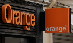 Photo d'archives du logo d'Orange visible sur la façade d'un magasin en Espagne