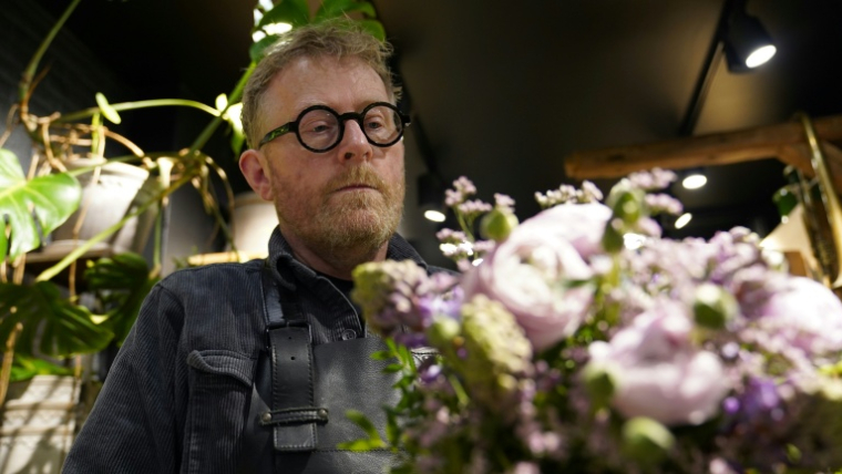Per Hansen, fleuriste à Kolding, le 16 mars 2026 au Danemark ( AFP / James Brooks )