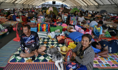 Un camp pour personnes déplacées dans la province thaïlandaise de Buriram, à la frontière avec le Cambodge, le 13 décembre 2025 ( AFP / Lillian SUWANRUMPHA )