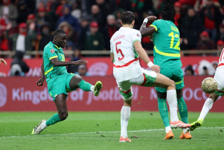 Le Sénégalais Pape Gueye marque en finale de la CAN