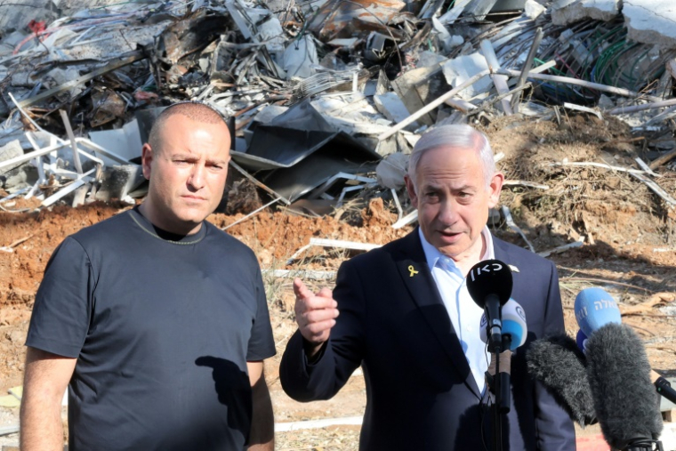 Le Premier ministre israélien Benjamin Netanyahu s'exprime lors d'une visite de l’Institut Weizmann des sciences de Rehovot, dans le centre du pays, touché par une frappe iranienne, le 20 juin 2025 ( POOL / Jack GUEZ )