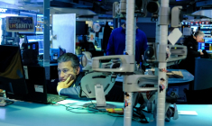 Un opérateur à la Bourse de New York, le 16 décembre 2025 ( AFP / CHARLY TRIBALLEAU )