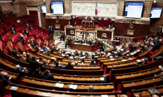 Jeudi 27 mars, trois instances consultatives ont été supprimées dans le cadre de l'examen du projet de loi  de "simplification". ( AFP / THIBAUD MORITZ )