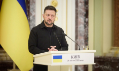 Photo émanant de la présidence ukrainienne, prise et transmise le 26 avril 2026, montrant loe président Volodymyr Zelensky s'exprimant lors d'une conférence de presse à Kiev  ( UKRAINIAN PRESIDENTIAL PRESS SERVICE / Handout )